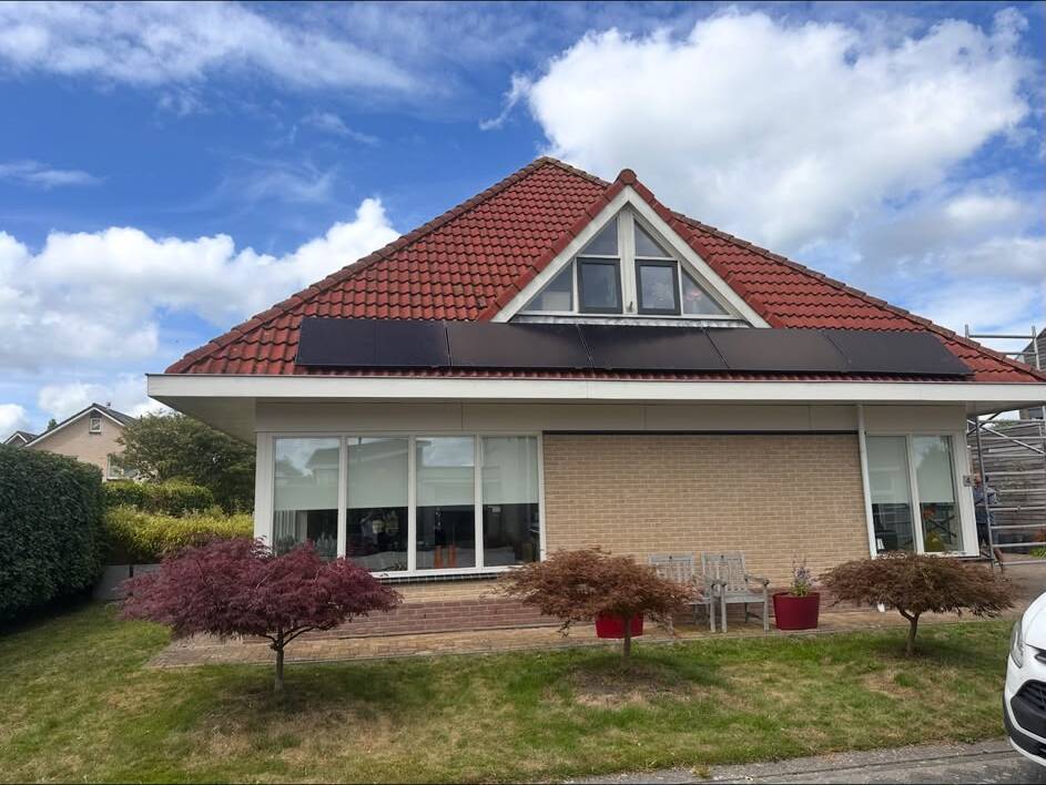 Zonnepanelen installatie op dak